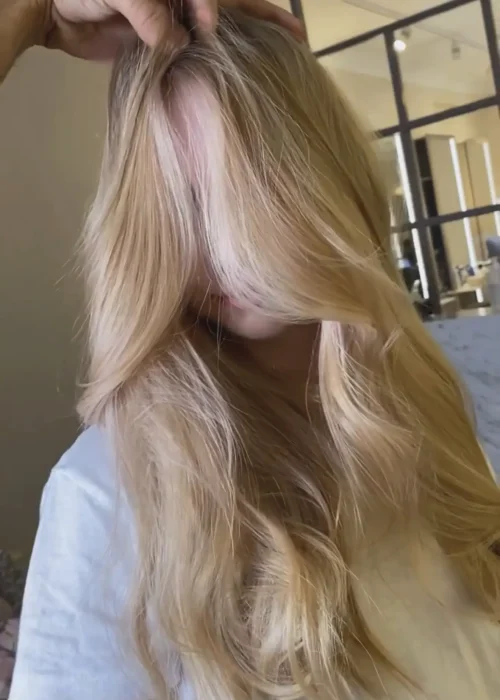Blonde Haarfarbe im Friseursalon La Colorista